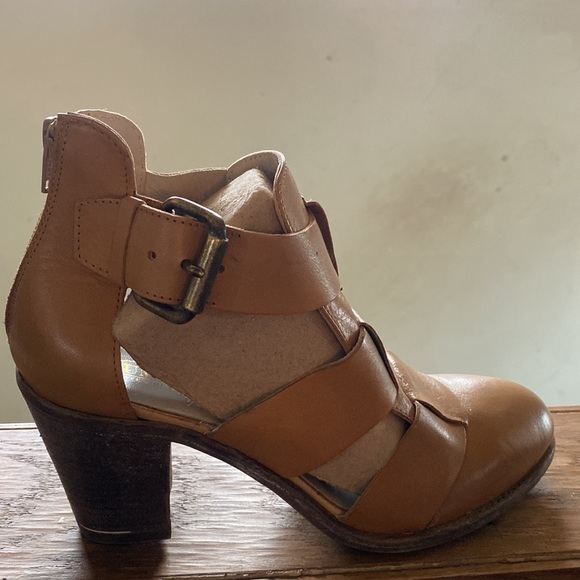 VERA PELLE CAMEL COLORED BOOTIE - Picture 8 of 9